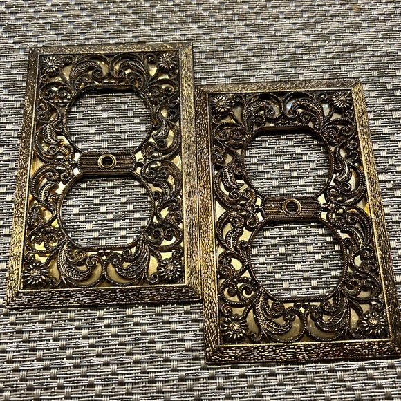 Vintage Cast Metal Antique Brass Wallplate - Picture 5 of 7